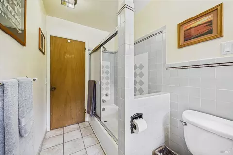 Bath - 4281 Mitchell Rd, Eureka, CA 95503 photo 4 of 5