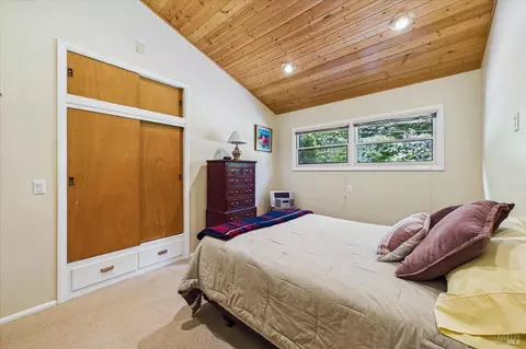 Bedroom - 4281 Mitchell Rd, Eureka, CA 95503 photo 5 of 7