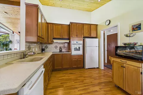 Kitchen - 4281 Mitchell Rd, Eureka, CA 95503 photo 4 of 5