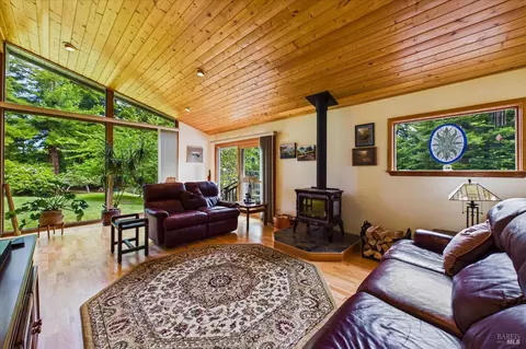 Living - 4281 Mitchell Rd, Eureka, CA 95503 photo 2 of 5
