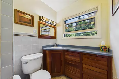 Bath - 4281 Mitchell Rd, Eureka, CA 95503 photo 3 of 5