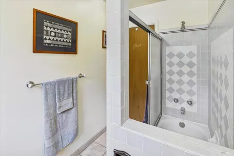Bath - 4281 Mitchell Rd, Eureka, CA 95503 photo 5 of 5