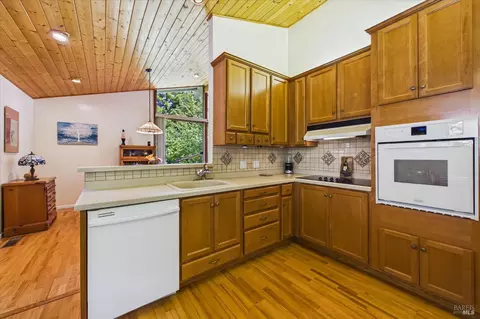 Kitchen - 4281 Mitchell Rd, Eureka, CA 95503 photo 2 of 5