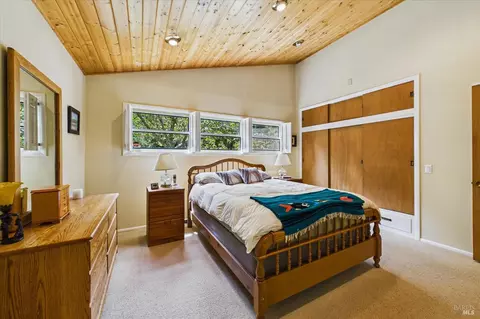 Bedroom - 4281 Mitchell Rd, Eureka, CA 95503 photo 1 of 7