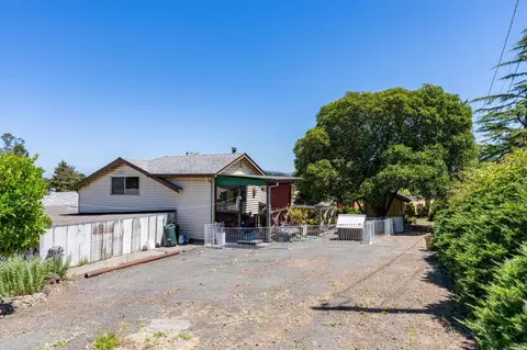 Exterior - 504 W Railroad Ave, Cotati, CA 94931 photo 5 of 9