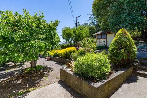 Exterior - 504 W Railroad Ave, Cotati, CA 94931 photo 4 of 9