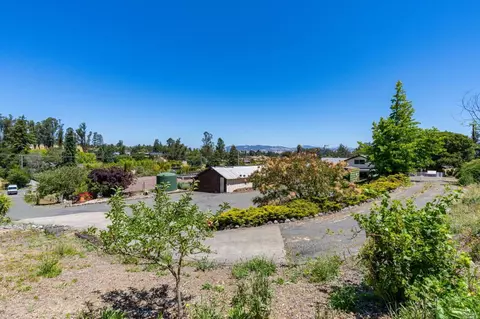 Exterior - 504 W Railroad Ave, Cotati, CA 94931 photo 6 of 9