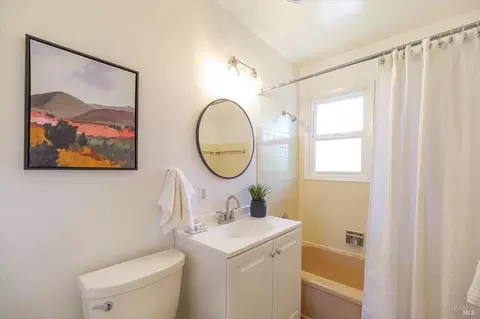 Bath - 26 Granada Dr, Corte Madera, CA 94925 photo 2 of 2