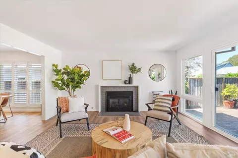 Living - 26 Granada Dr, Corte Madera, CA 94925 photo 2 of 5