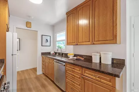 Kitchen - 26 Granada Dr, Corte Madera, CA 94925 photo 2 of 4