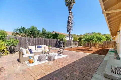 Exterior - 26 Granada Dr, Corte Madera, CA 94925 photo 2 of 11