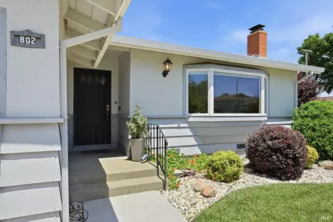 802 Pueblo Ave, Napa, CA 94558