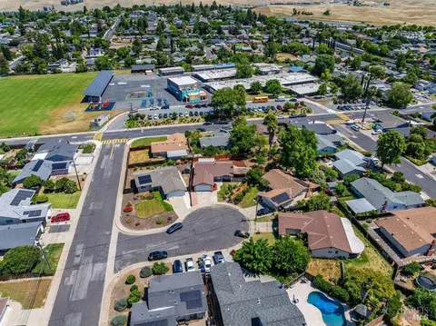 View/Area - 2442 Cardinal Ct, Concord, CA 94520 photo 2 of 9