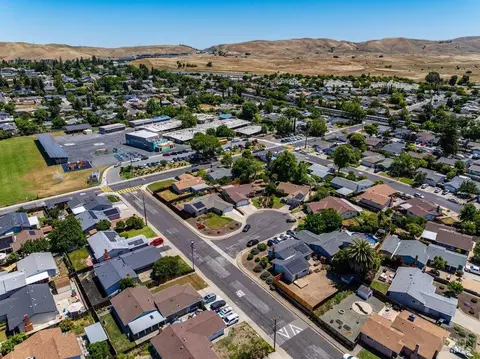 View/Area - 2442 Cardinal Ct, Concord, CA 94520 photo 3 of 9