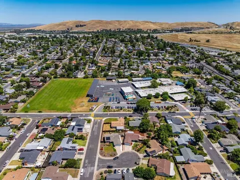 View/Area - 2442 Cardinal Ct, Concord, CA 94520 photo 7 of 9
