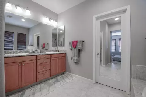 Bath - 1026 Flagship Dr, Vallejo, CA 94592 photo 1 of 4