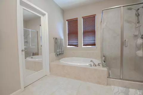 Bath - 1026 Flagship Dr, Vallejo, CA 94592 photo 2 of 4