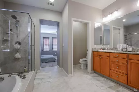 Bath - 1026 Flagship Dr, Vallejo, CA 94592 photo 3 of 4