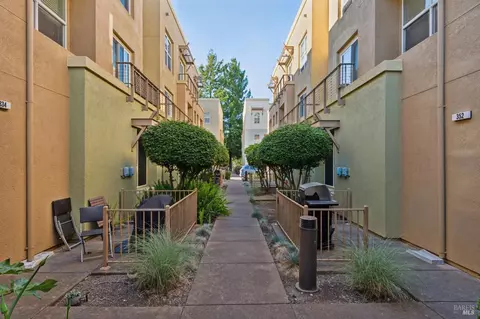 352 City Center Dr, Rohnert Park, CA 94928