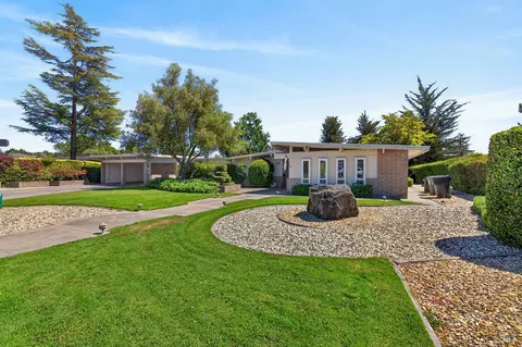 495 Country Club Dr, Santa Rosa, CA 95401