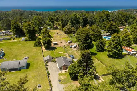 18200 Georges Ln, Fort Bragg, CA 95437