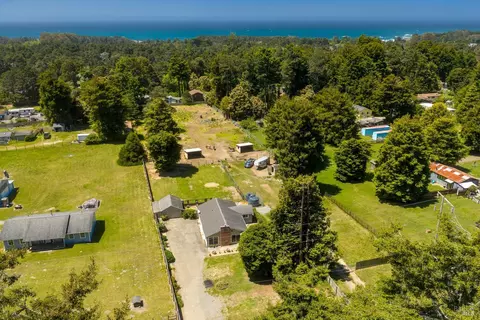 18200 Georges Ln, Fort Bragg, CA 95437