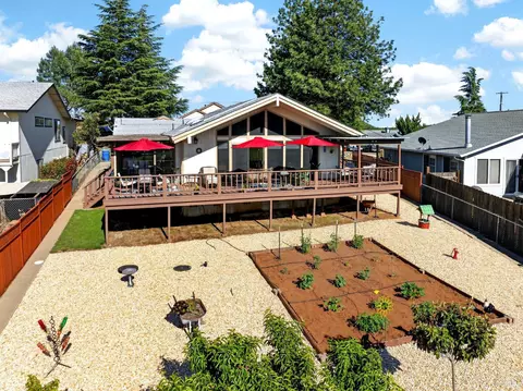 10648 Sunset Ridge Dr, Kelseyville, CA 95451