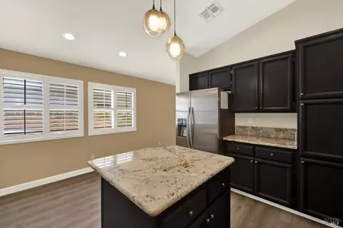 Kitchen - 266 Bartlett Ln, Vacaville, CA 95687 photo 9 of 10