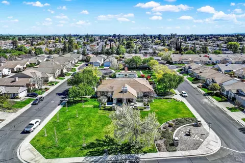 View/Area - 266 Bartlett Ln, Vacaville, CA 95687 photo 4 of 7