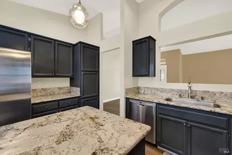 Kitchen - 266 Bartlett Ln, Vacaville, CA 95687 photo 5 of 10