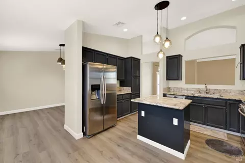 Kitchen - 266 Bartlett Ln, Vacaville, CA 95687 photo 3 of 10