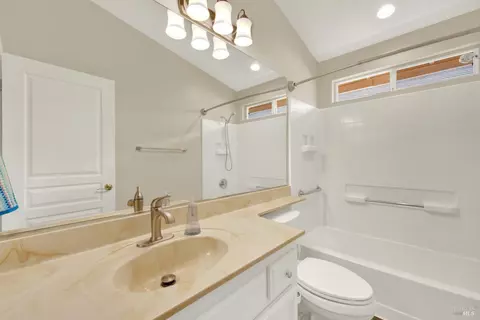 Bath - 266 Bartlett Ln, Vacaville, CA 95687 photo 1 of 4