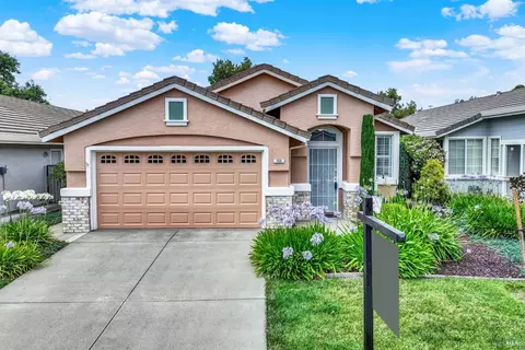 266 Bartlett Ln, Vacaville, CA 95687