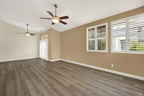 Living - 266 Bartlett Ln, Vacaville, CA 95687 photo 2 of 12