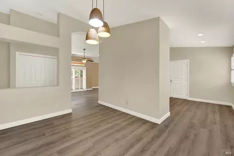 Living - 266 Bartlett Ln, Vacaville, CA 95687 photo 11 of 12