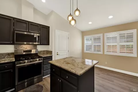 Kitchen - 266 Bartlett Ln, Vacaville, CA 95687 photo 10 of 10