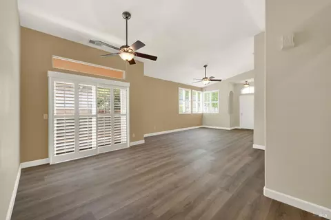 Living - 266 Bartlett Ln, Vacaville, CA 95687 photo 10 of 12