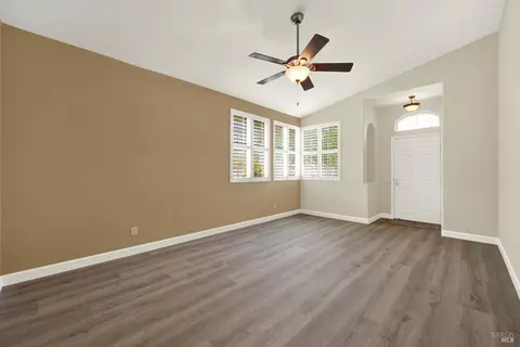 Living - 266 Bartlett Ln, Vacaville, CA 95687 photo 6 of 12
