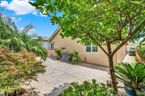 Exterior - 266 Bartlett Ln, Vacaville, CA 95687 photo 11 of 19