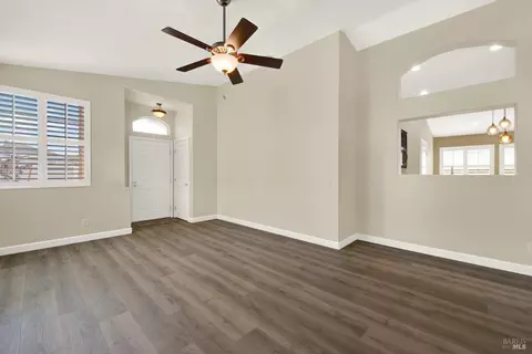 Living - 266 Bartlett Ln, Vacaville, CA 95687 photo 4 of 12
