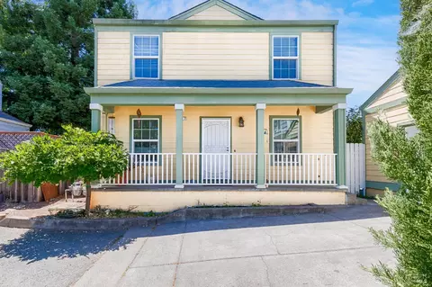 937 Kingwood St, Santa Rosa, CA 95401