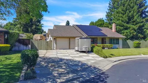 820 Royal Elf Ct, Dixon, CA 95620