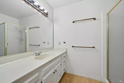 Bath - 910 Marina Dr, Napa, CA 94559 photo 4 of 4