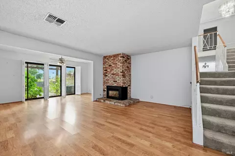 Living - 910 Marina Dr, Napa, CA 94559 photo 1 of 9
