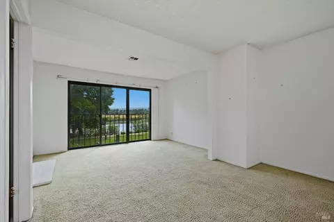 Living - 910 Marina Dr, Napa, CA 94559 photo 8 of 9