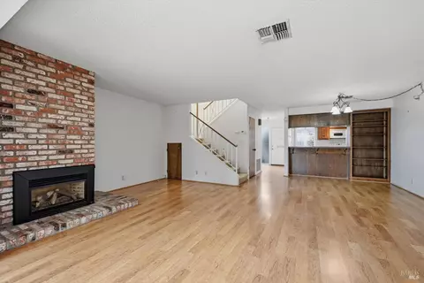 Living - 910 Marina Dr, Napa, CA 94559 photo 4 of 9