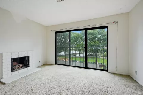 Living - 910 Marina Dr, Napa, CA 94559 photo 7 of 9