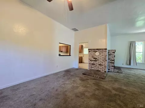 Living - 487 E Valley St, Willits, CA 95490 photo 3 of 4