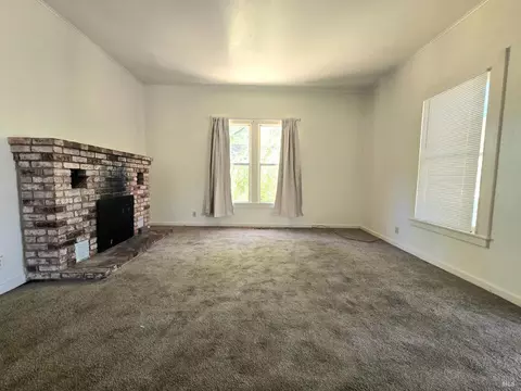Living - 487 E Valley St, Willits, CA 95490 photo 1 of 4