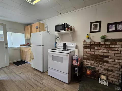Kitchen - 487 E Valley St, Willits, CA 95490 photo 2 of 2